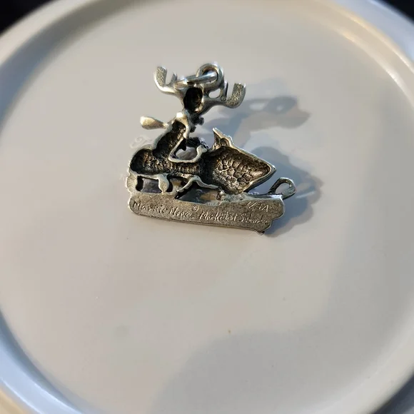 Vintage Pewter Yellowstone Moose Markie Moose Signed Charm Pendant - Picture 4 of 4